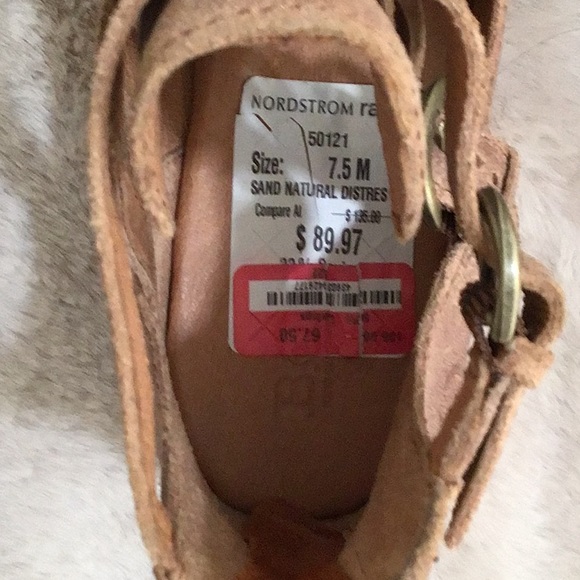 ๐ BORN Sand Natural Distress Leather Buckled Sandal Bootie Low Heel - Picture 10 of 10